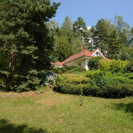 Klokoci Comfortable Detached House With Large Gardenヴィラ エクステリア 写真