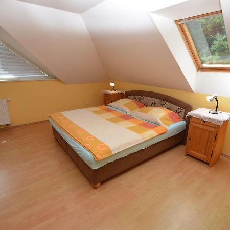 Klokoci Comfortable Detached House With Large Gardenヴィラ エクステリア 写真