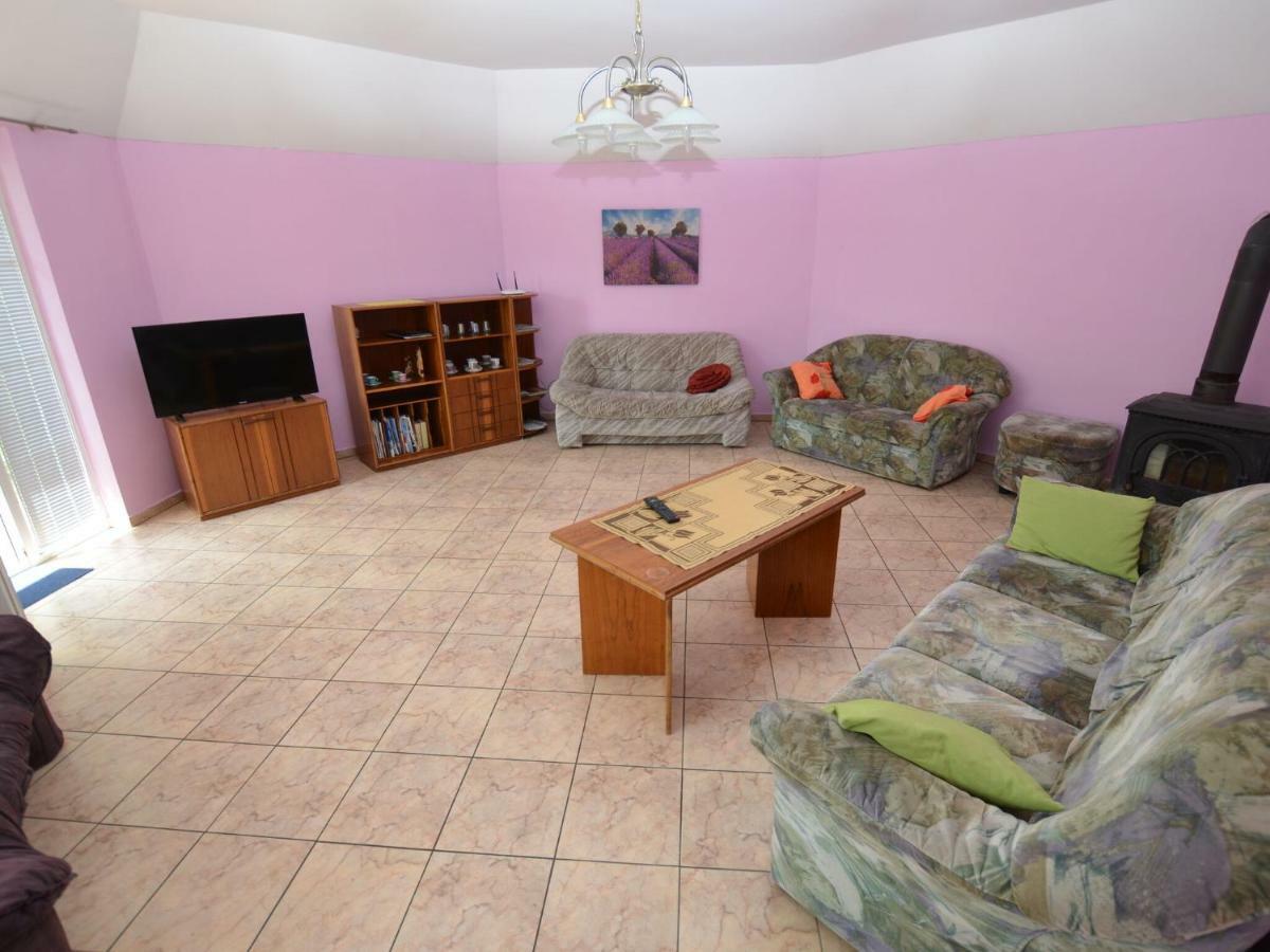 Klokoci Comfortable Detached House With Large Gardenヴィラ エクステリア 写真
