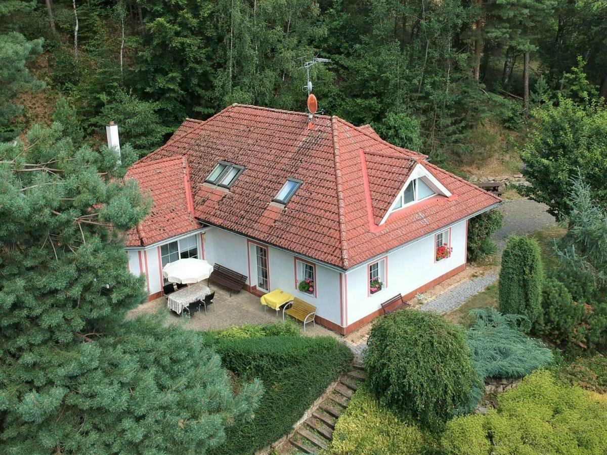 Klokoci Comfortable Detached House With Large Gardenヴィラ エクステリア 写真